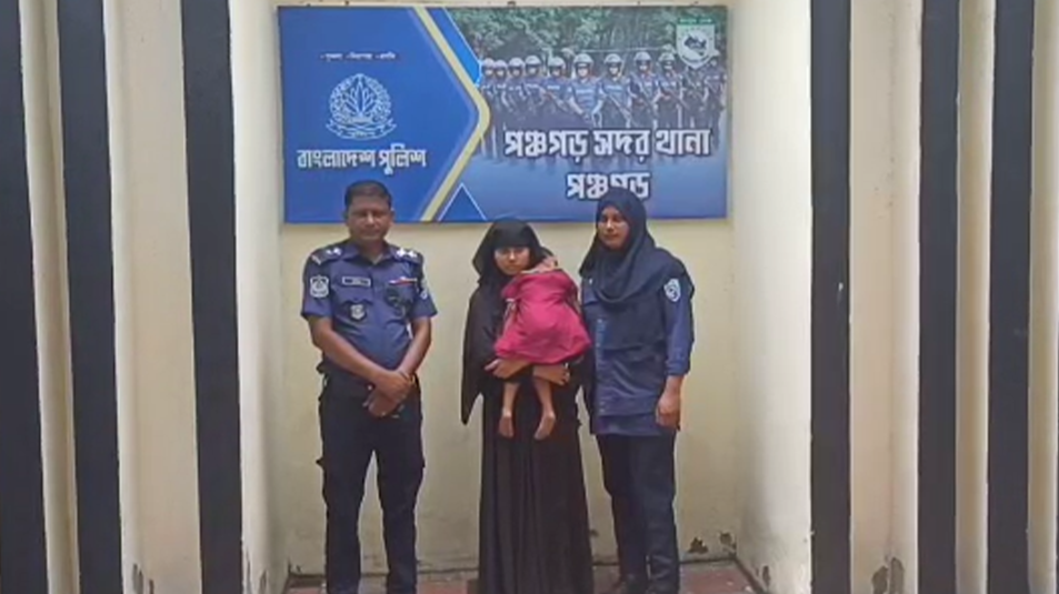 পঞ্চগড় সীমান্তে বাংলাদেশি নারী ও শিশু আটক, পতাকা বৈঠকের মাধ্যমে ফেরত